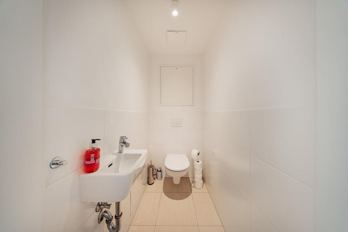Apartment Great - 2 Bedrooms - With Parking *