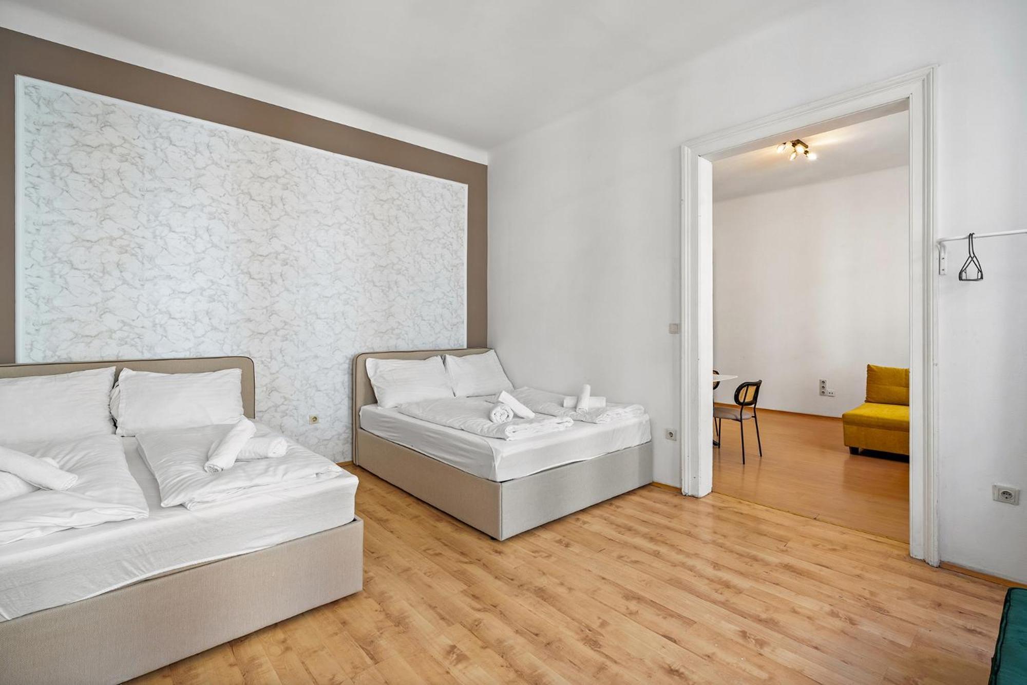 Maximilian Apartment