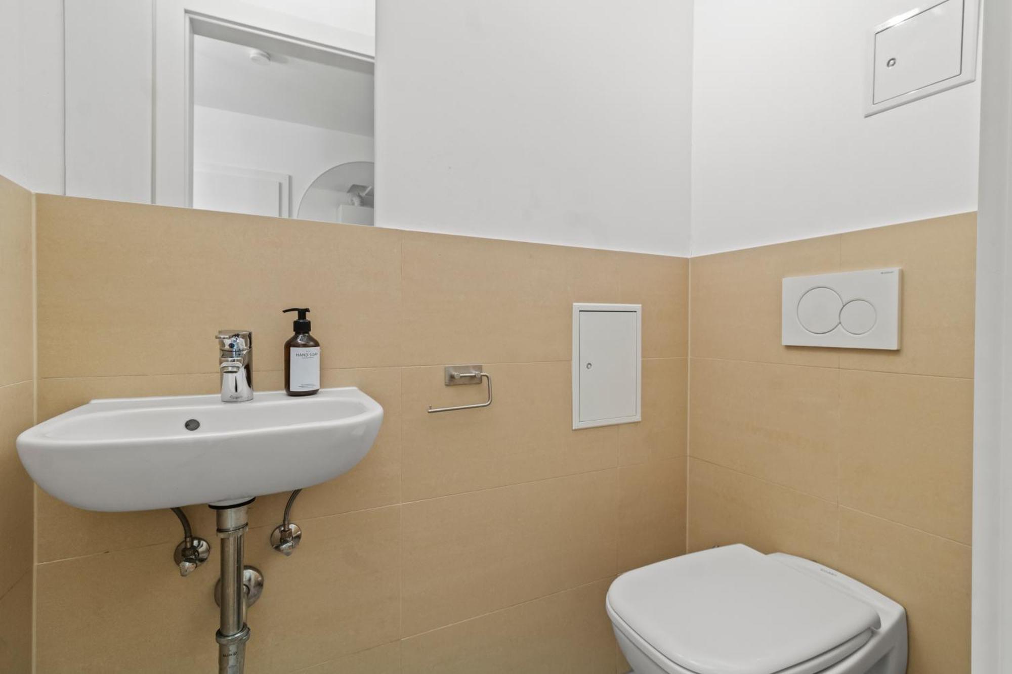 City Apartment - 1 Min To U1 Reumannplatz - 2 Metro Stations To Hauptbahnhof *