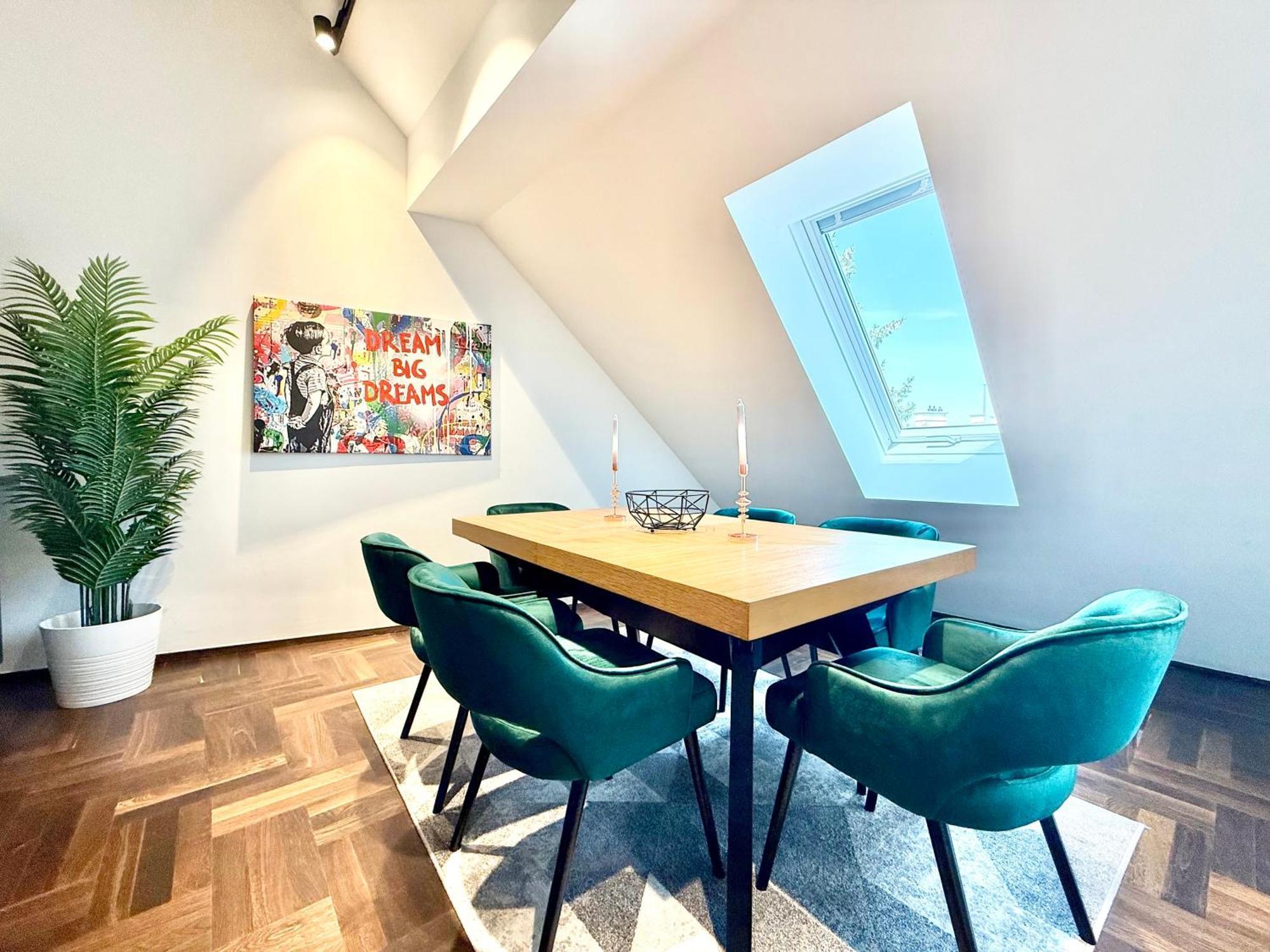 Penthouse Mit Parkplatz Und Balkon Vienna