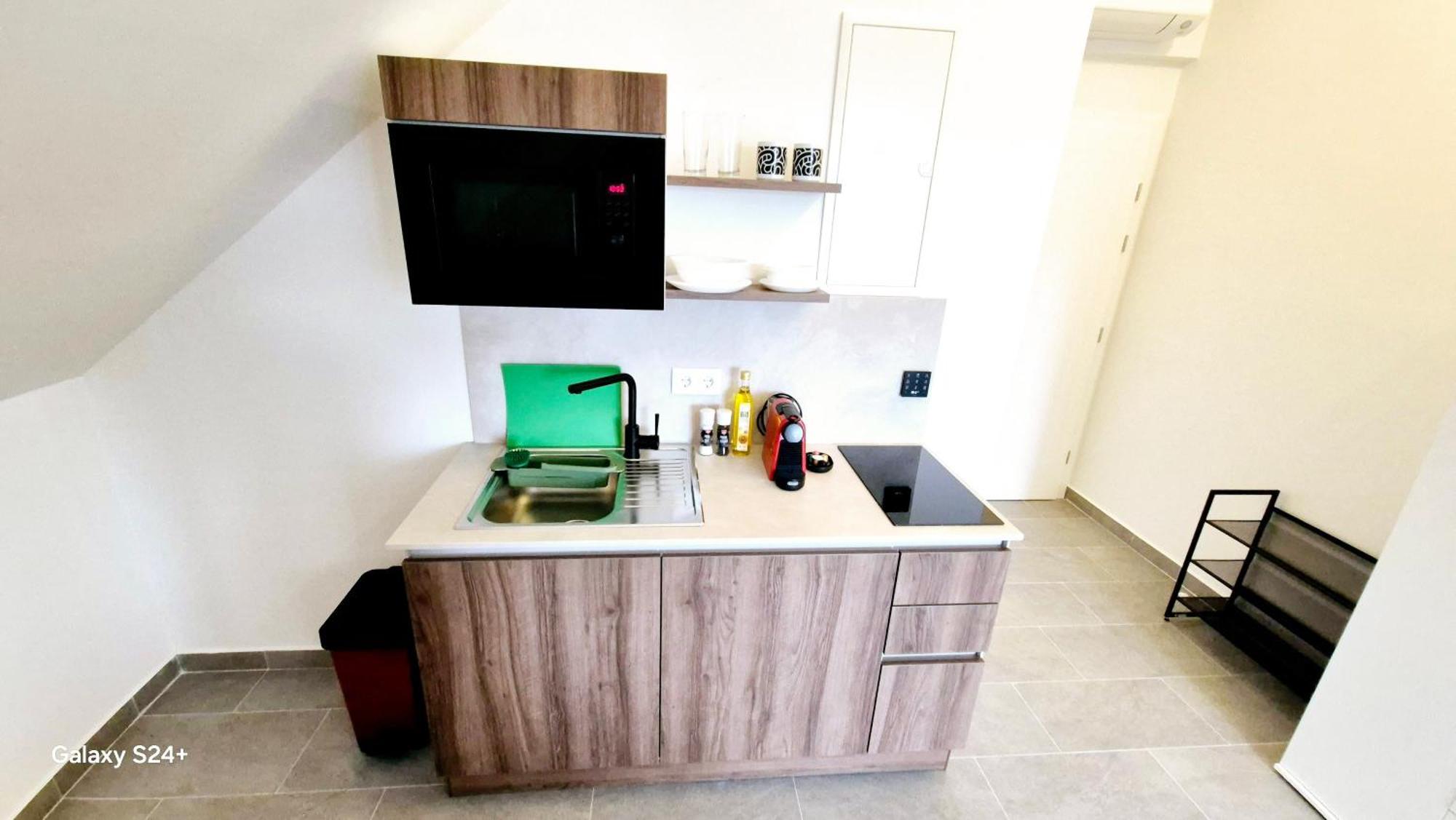 Moderne Mit Klima, Perfekter Anbindung Ins Zentrum Und Kostenlose Parkplaetze!