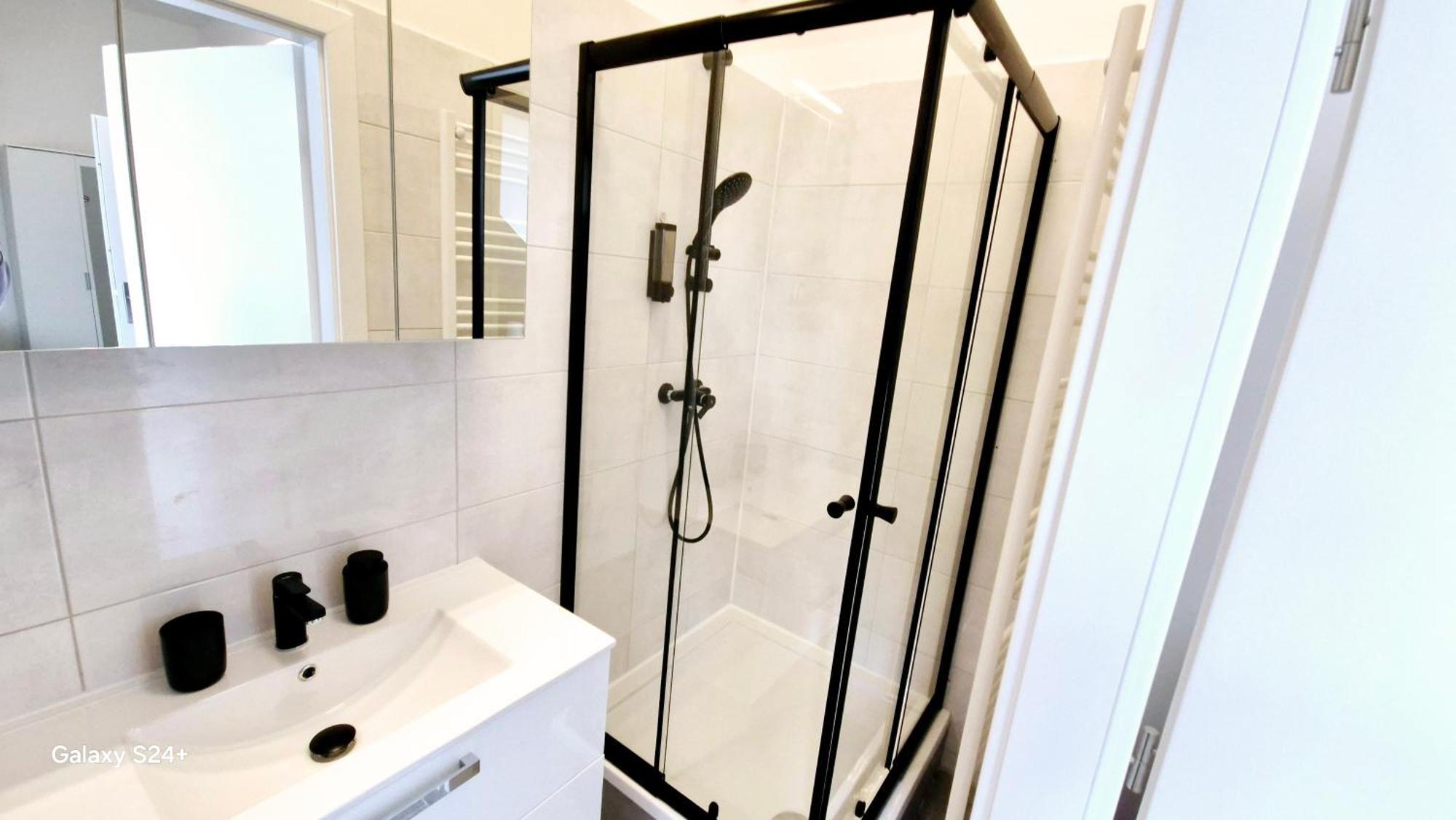 Moderne Mit Klima, Perfekter Anbindung Ins Zentrum Und Kostenlose Parkplaetze! Apartment