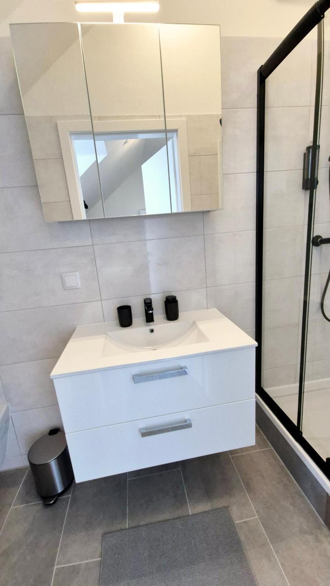 Apartment Moderne Mit Klima, Perfekter Anbindung Ins Zentrum Und Kostenlose Parkplaetze! *