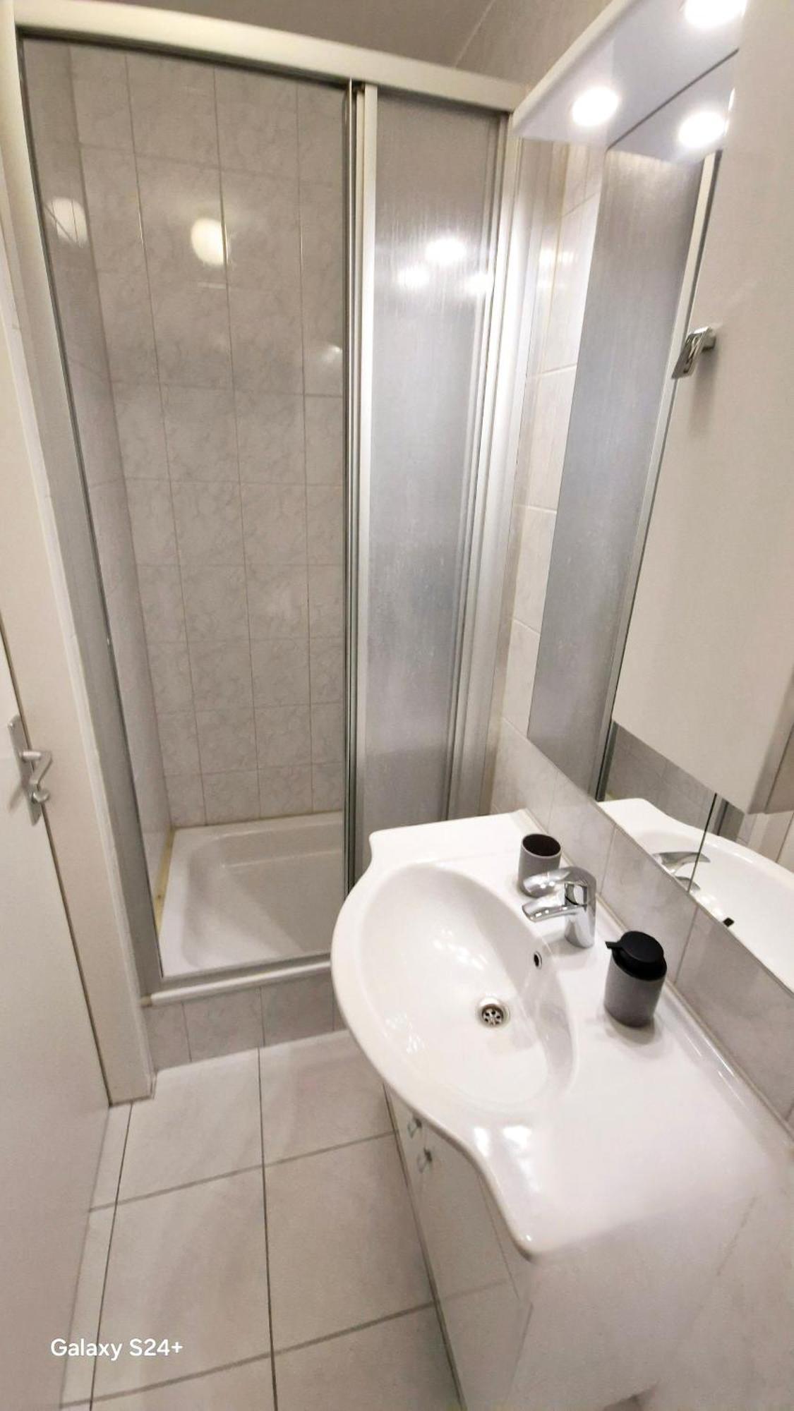 Moderne Mit Klima, Perfekter Anbindung Ins Zentrum Und Kostenlose Parkplaetze! Apartment Vienna