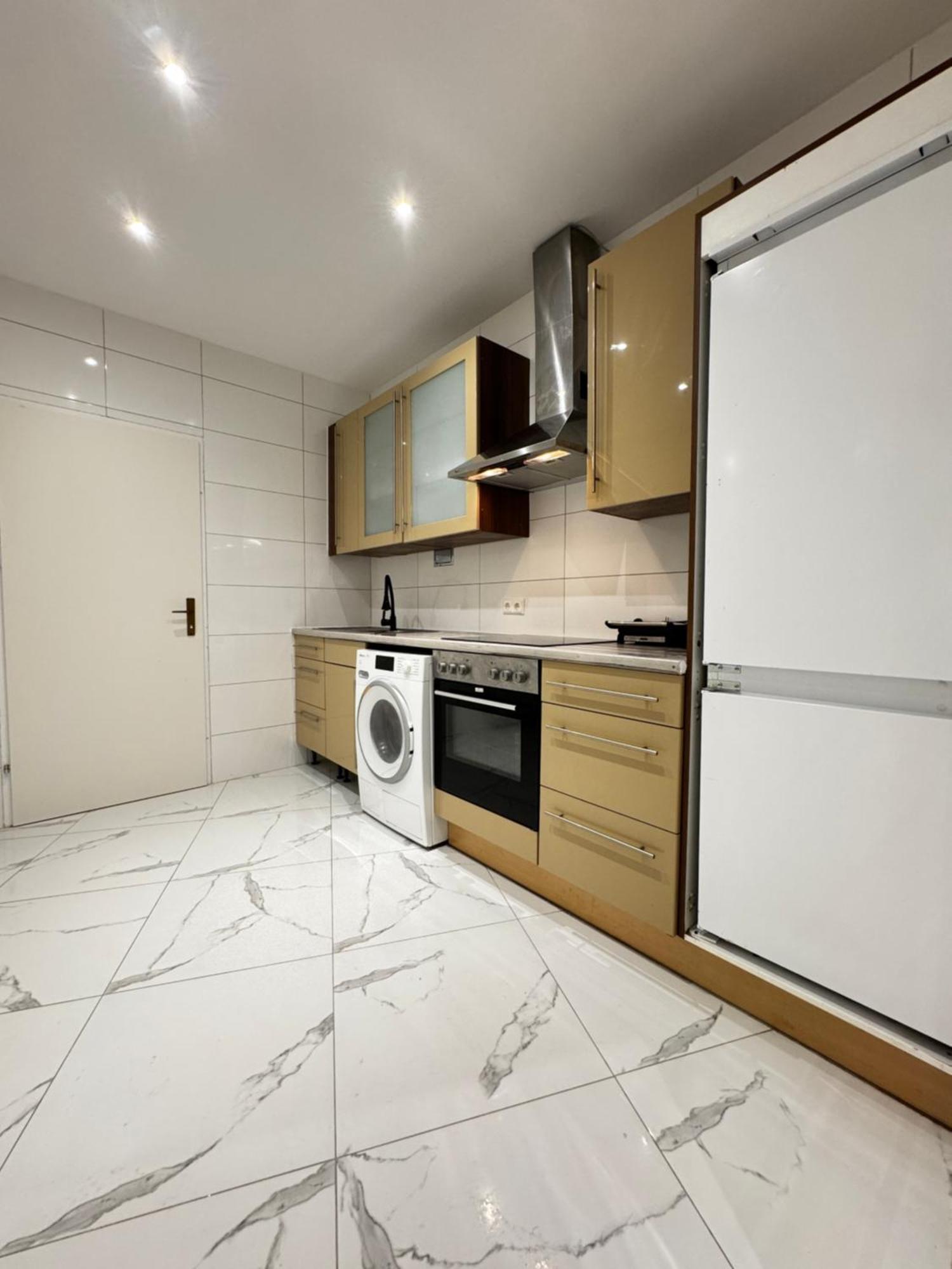 Apartment Comfy & Cozy 4br Shared Next To Kaufpark Alterlaa Vienna