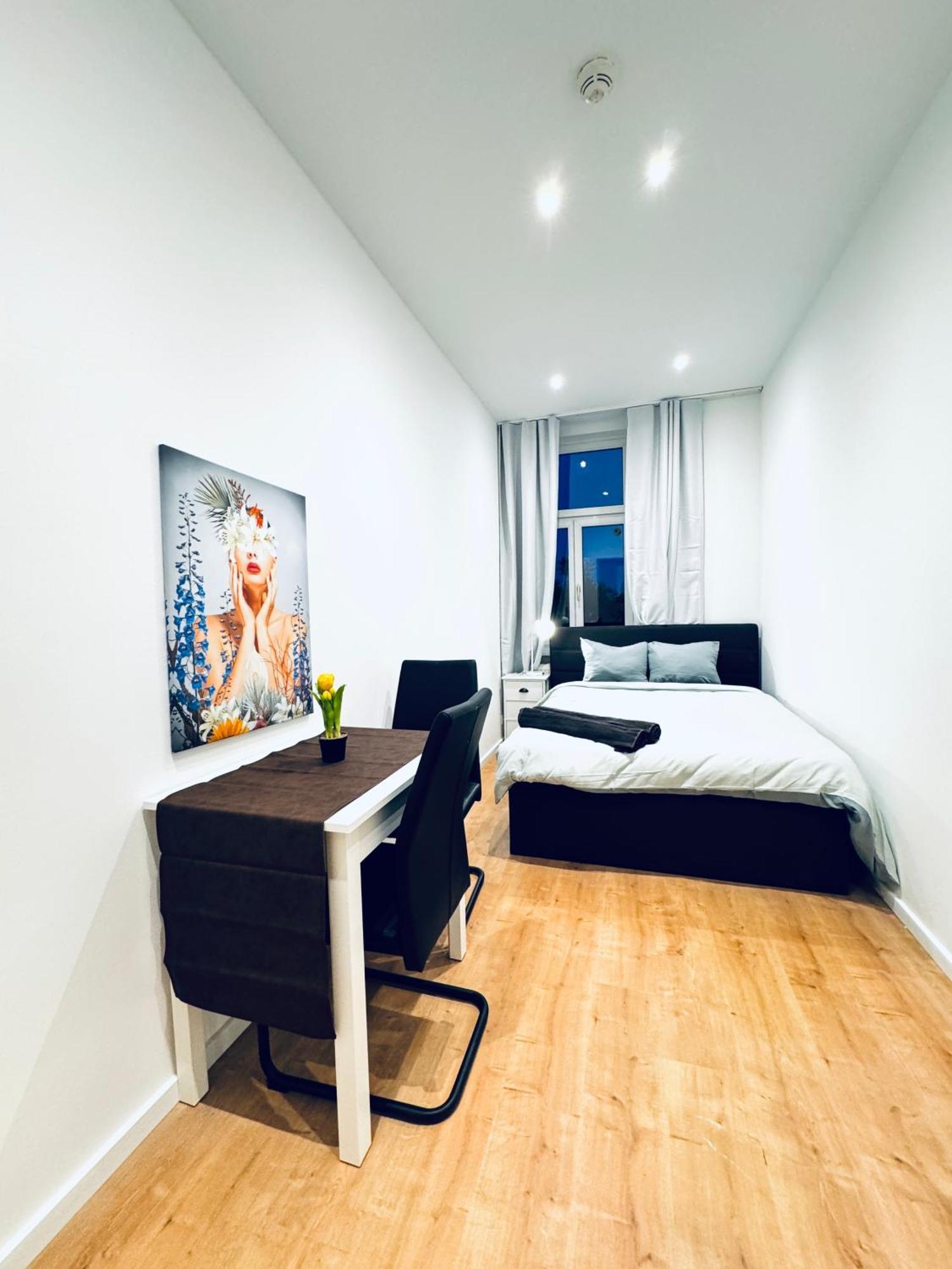 Apartment Comfy & Cozy 4br Shared Next To Kaufpark Alterlaa Vienna