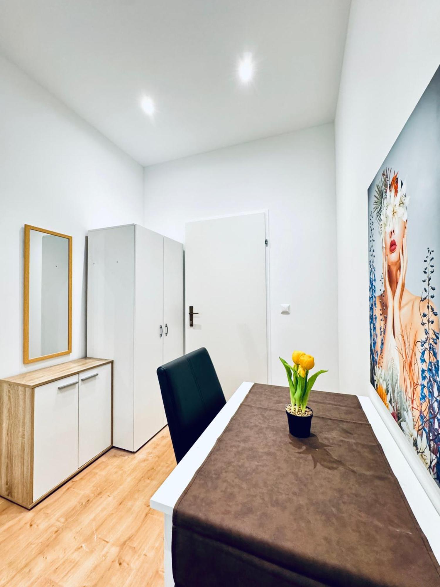 Apartment Comfy & Cozy 4br Shared Next To Kaufpark Alterlaa Vienna