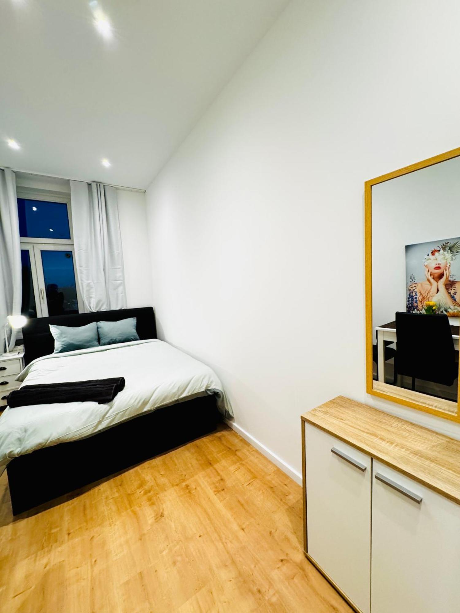 Comfy & Cozy 4br Shared Next To Kaufpark Alterlaa Apartment *