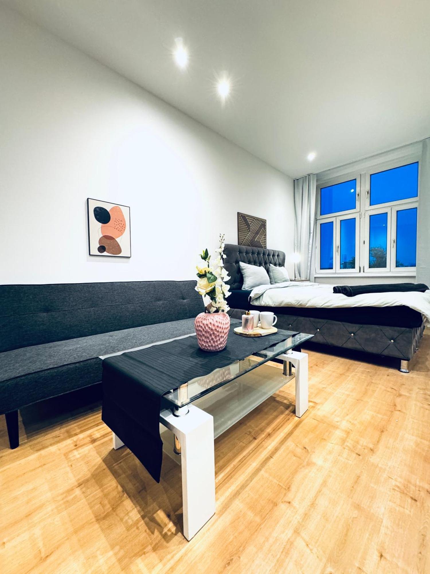 Apartment Comfy & Cozy 4br Shared Next To Kaufpark Alterlaa Vienna
