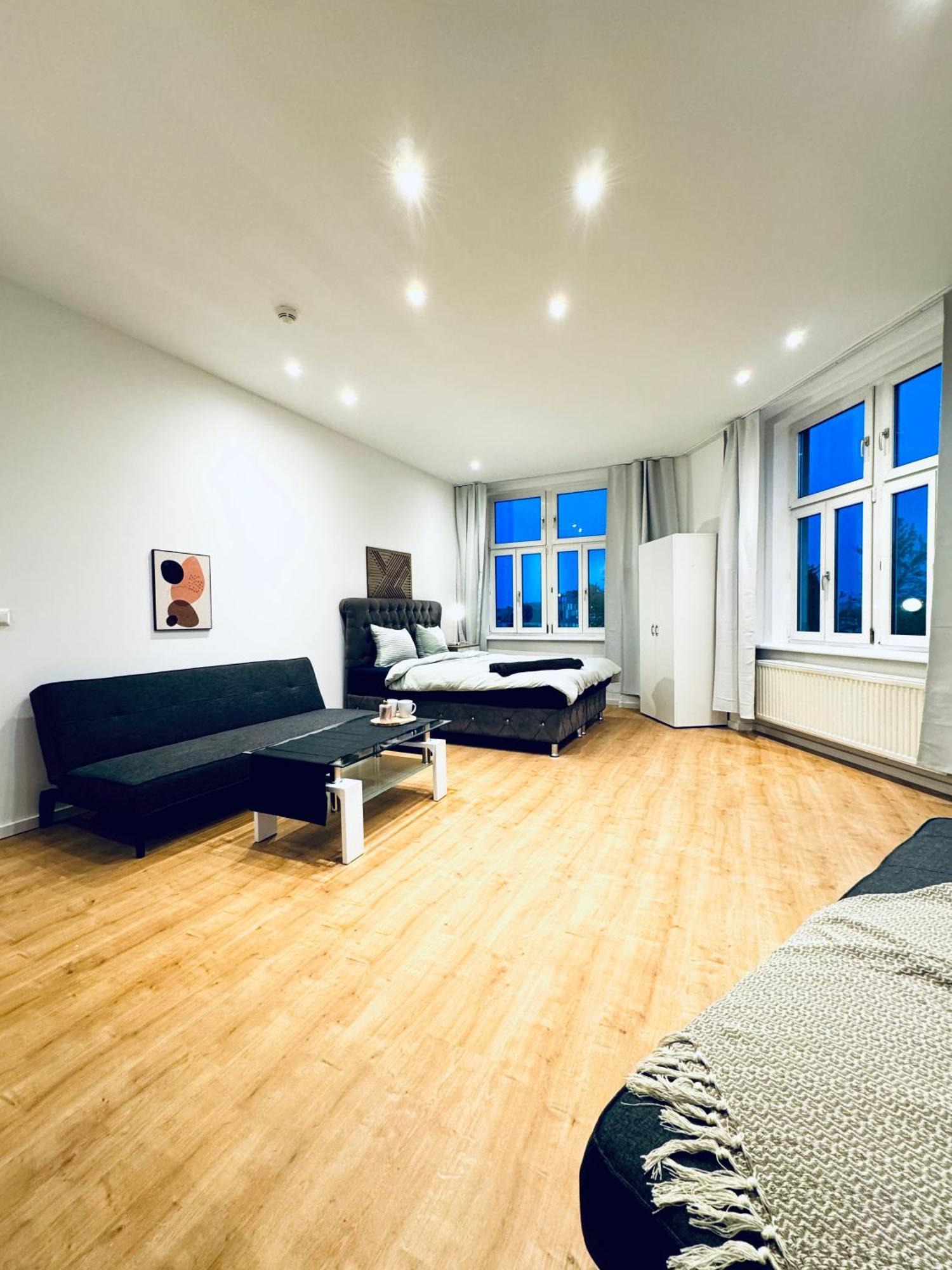Comfy & Cozy 4br Shared Next To Kaufpark Alterlaa Apartment