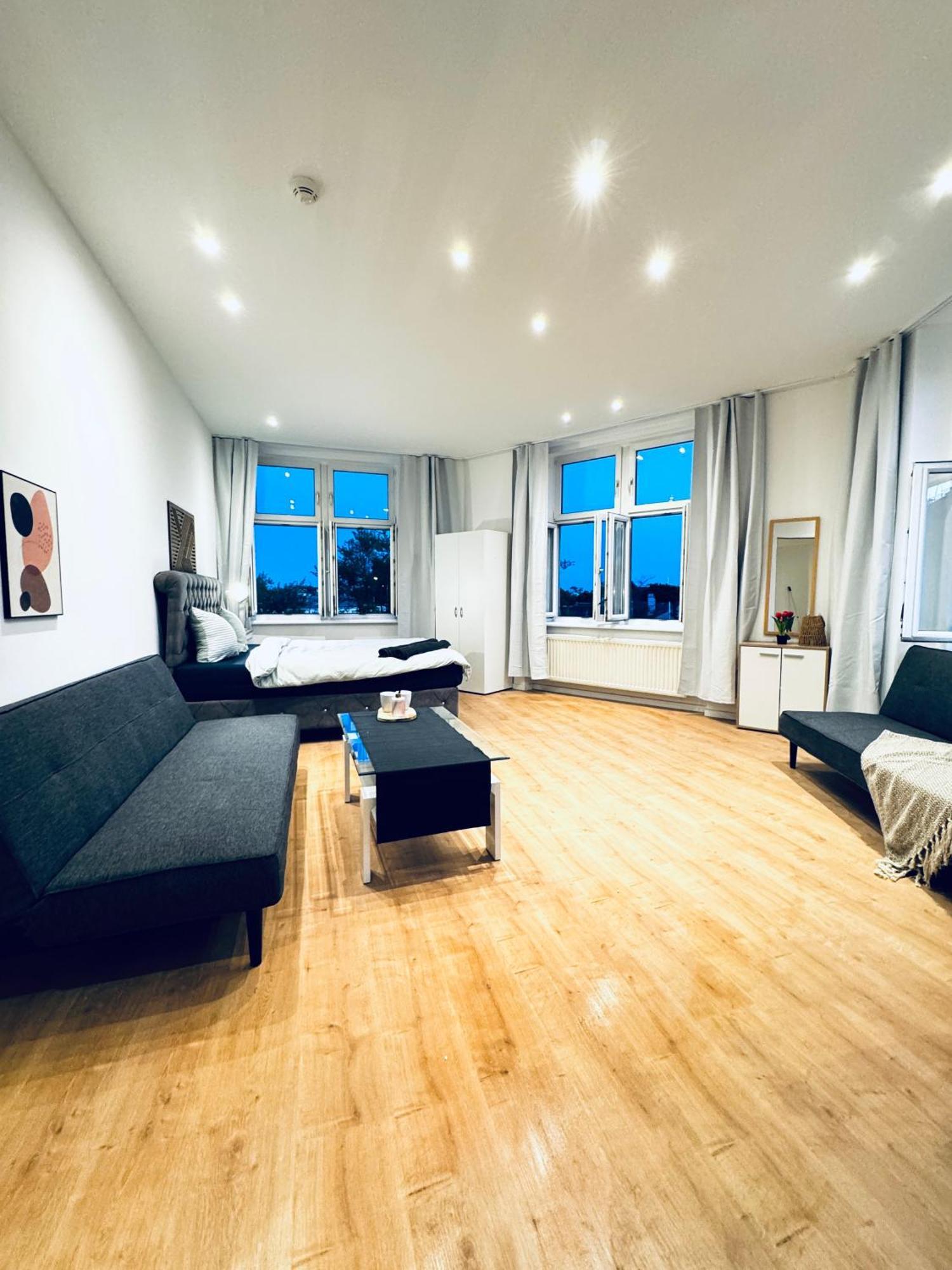 Comfy & Cozy 4br Shared Next To Kaufpark Alterlaa *