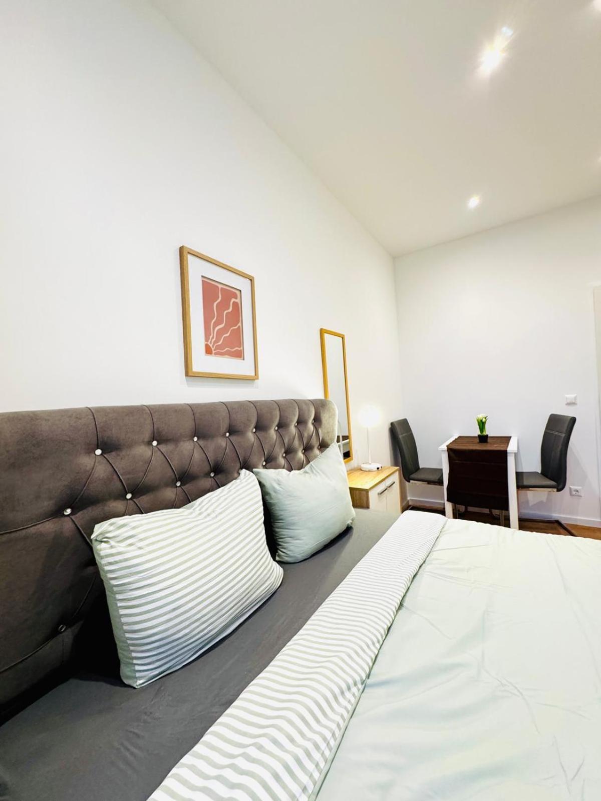 Comfy & Cozy 4br Shared Next To Kaufpark Alterlaa * Vienna