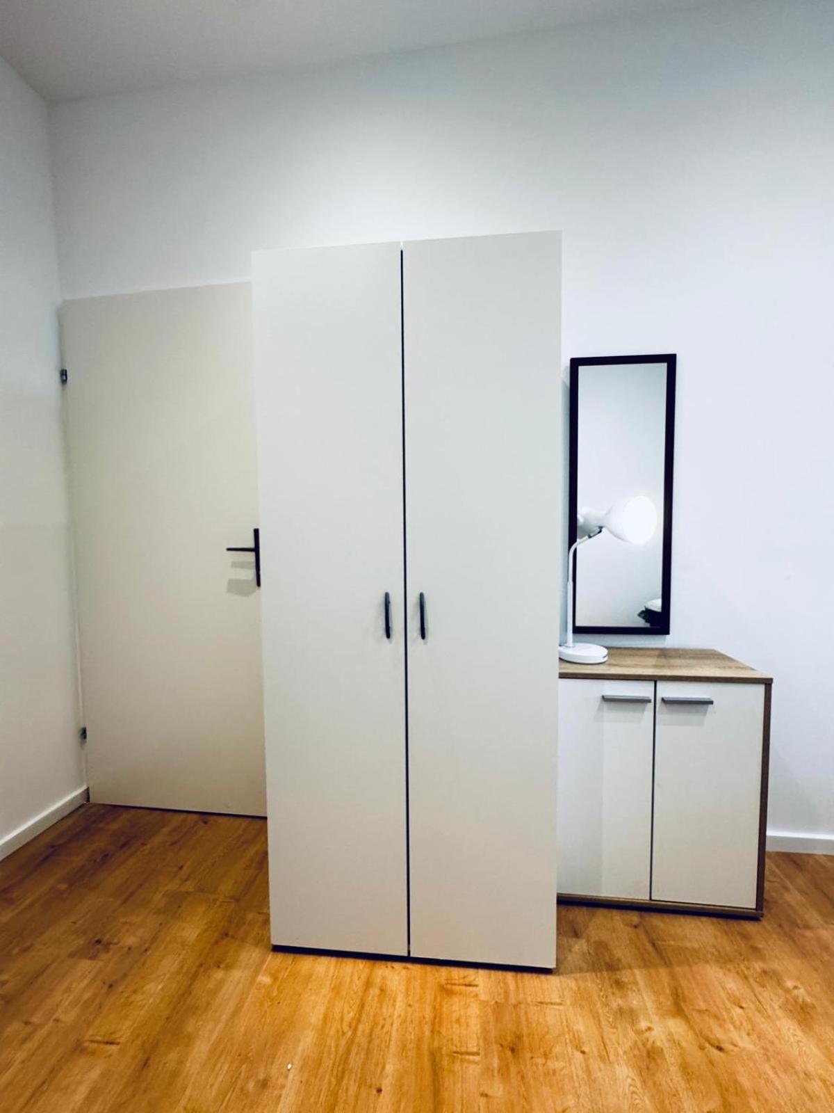 Comfy & Cozy 4br Shared Next To Kaufpark Alterlaa Apartment