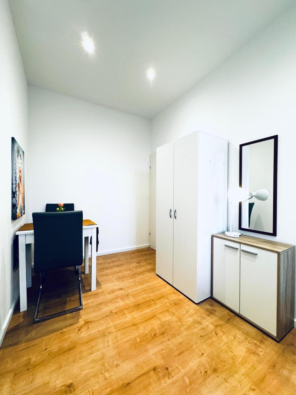 Comfy & Cozy 4br Shared Next To Kaufpark Alterlaa Vienna