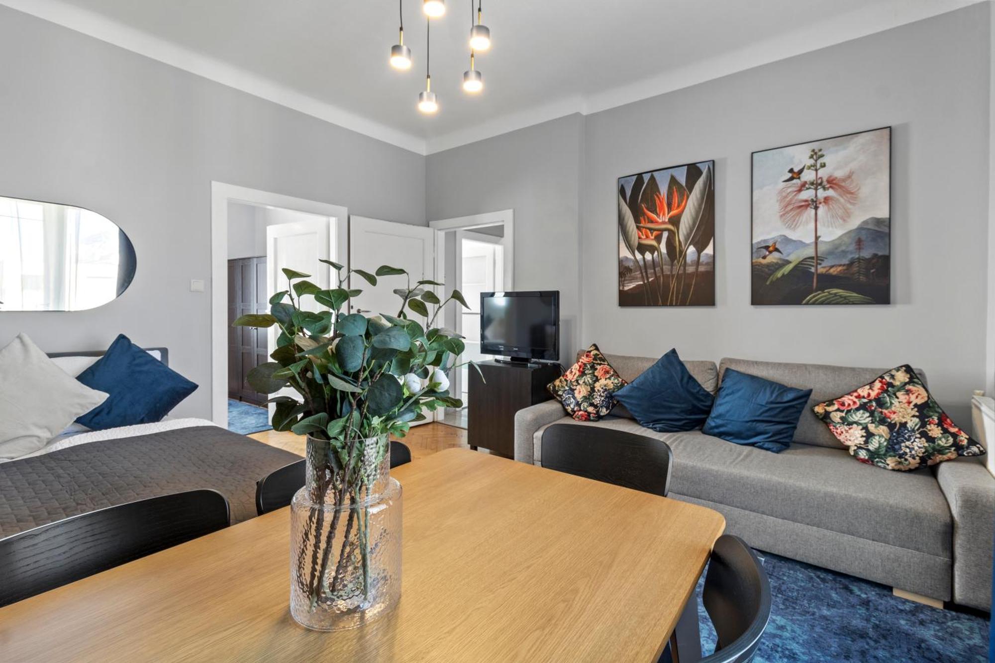 French Balcony - 55m2 - Next To Mariahilferstrasse Vienna
