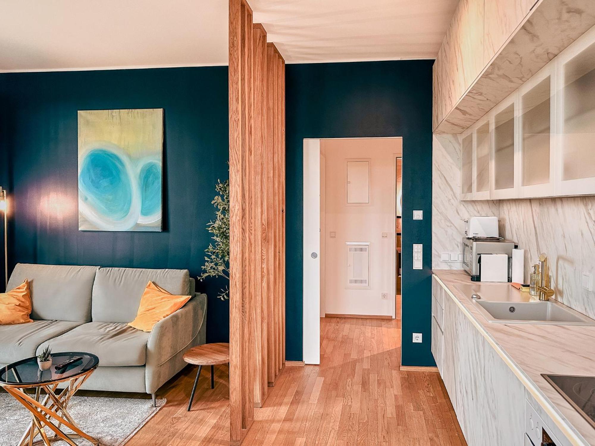Kaiser Lodge With Rooftop Pool & Underground Car Park - An Alpenluxus Appartement, Vienna *