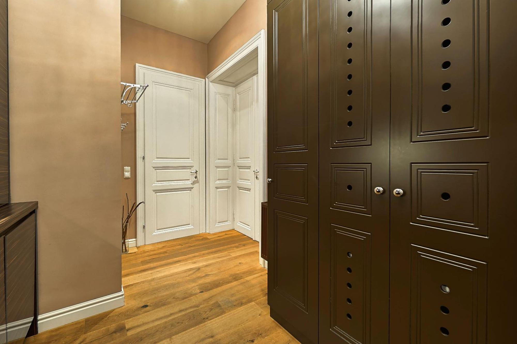 Apartment 6