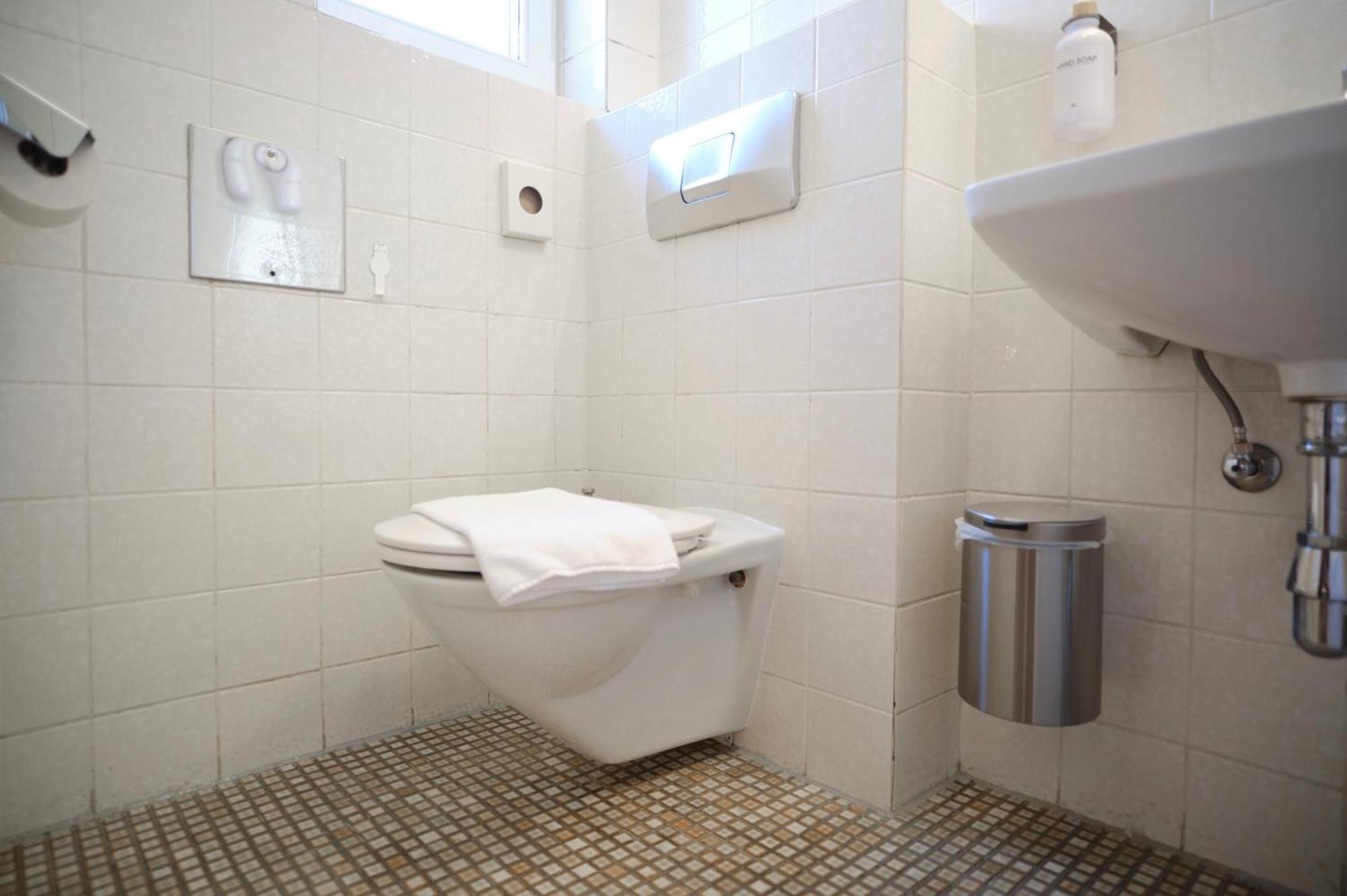 Apartment Dependance Rooms I 6 Mins To U6 Alser Strasse I Self Check In Vienna