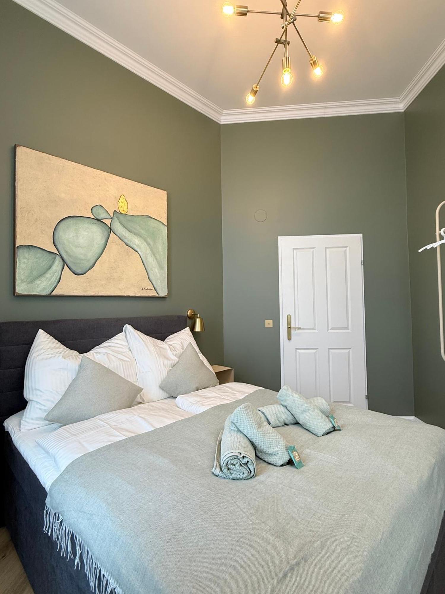 Hostel Home1 - District Twelve Boutique *