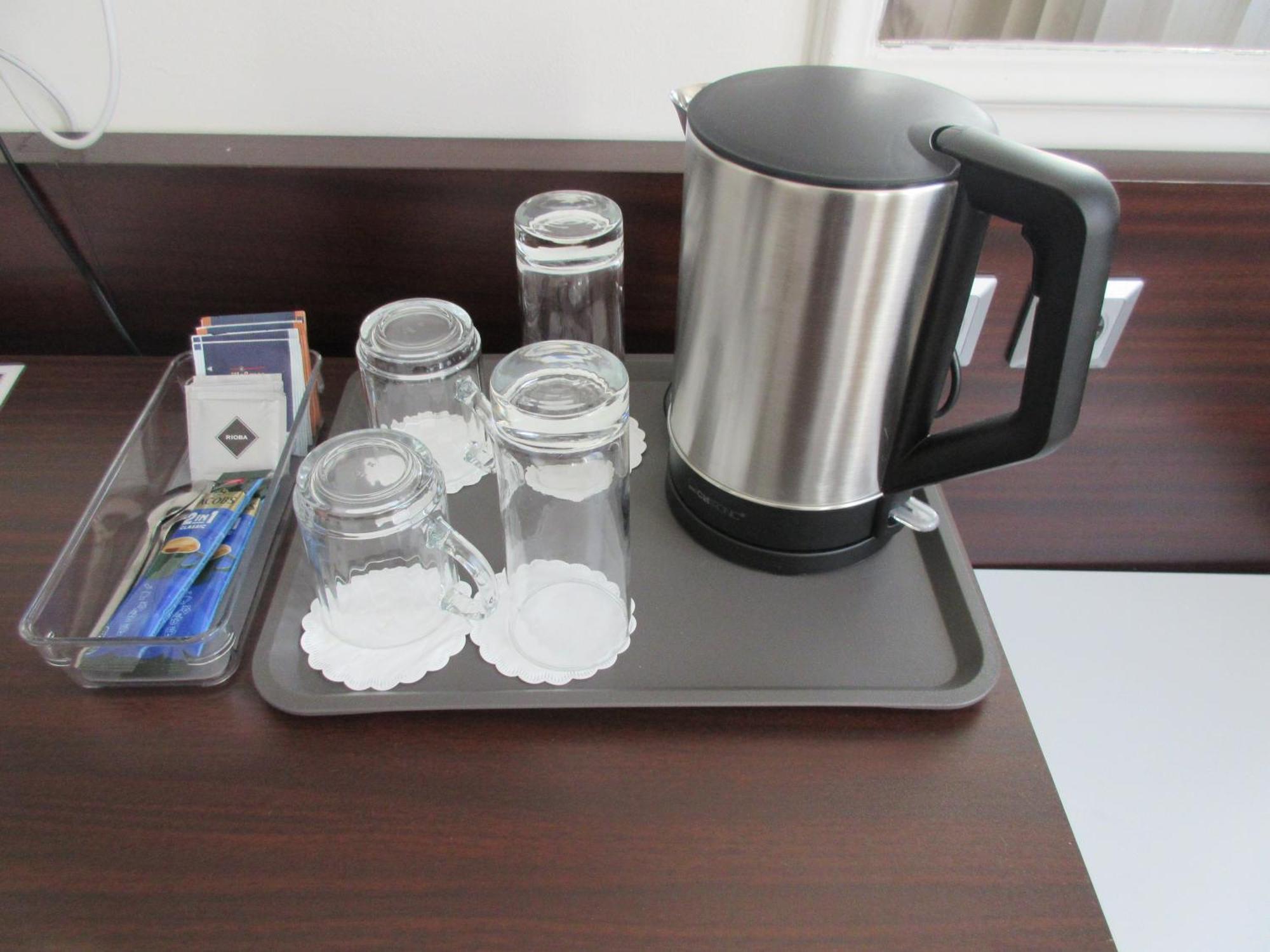 Attache L Contactless Check-in Hotel Viena