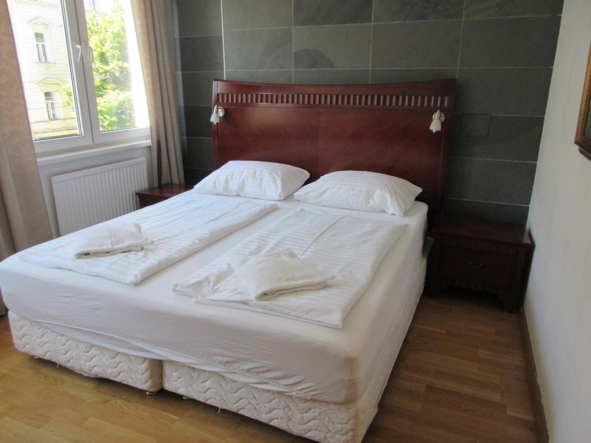 Hotel Attache L Contactless Check-in