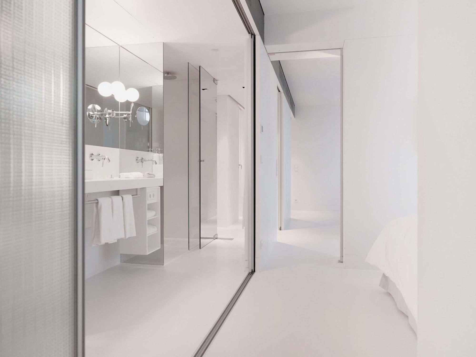 Hotel So/