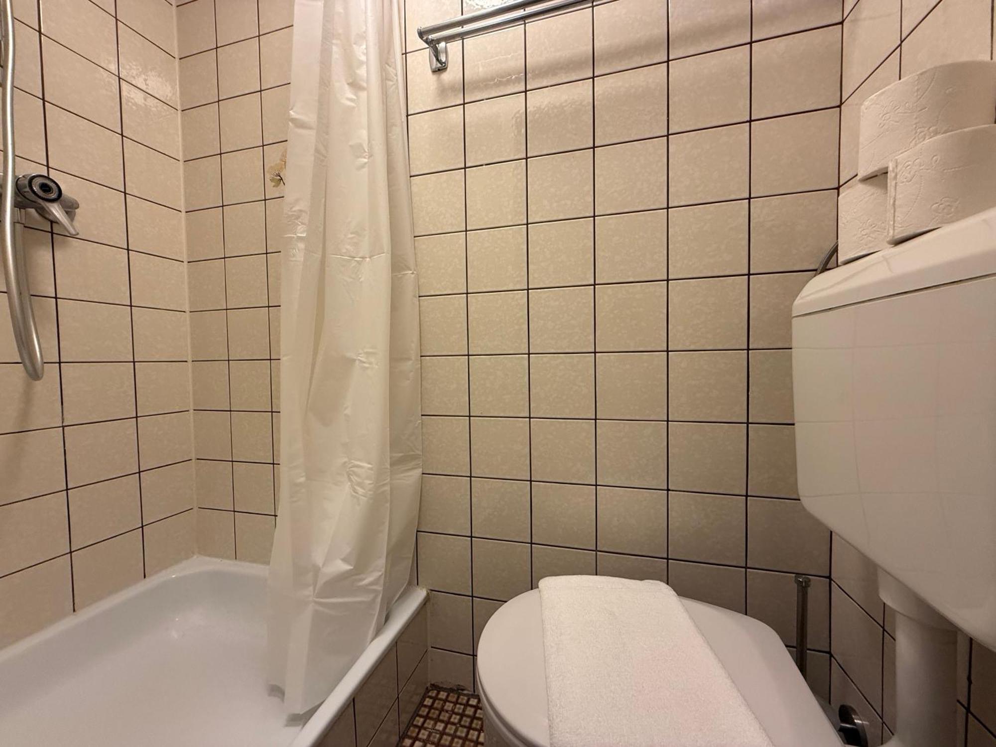 Apartment Dependance Rooms I 6 Mins To U6 Alser Strasse I Self Check In Vienna