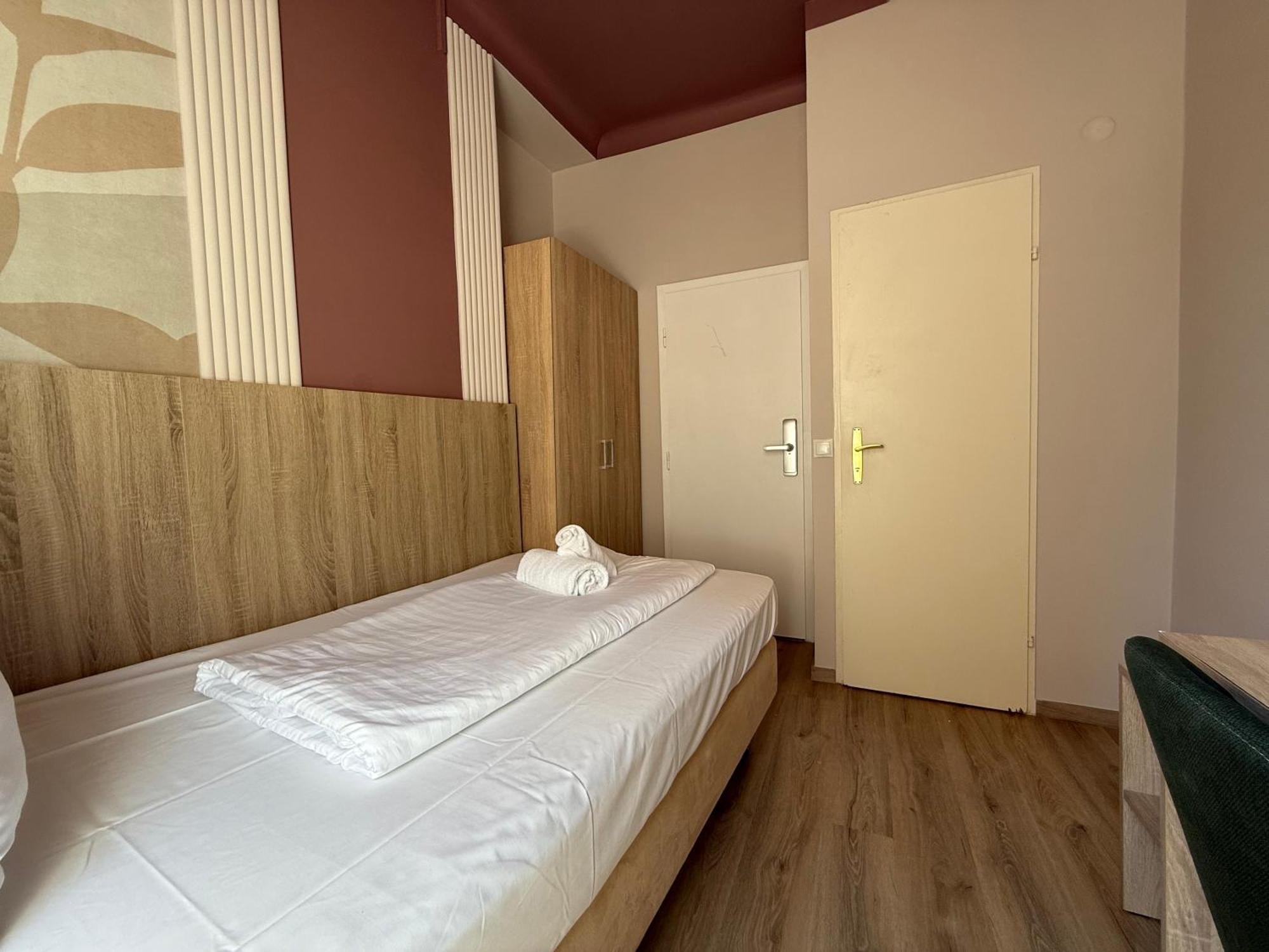 Dependance Rooms I 6 Mins To U6 Alser Strasse I Self Check In Apartment Vienna