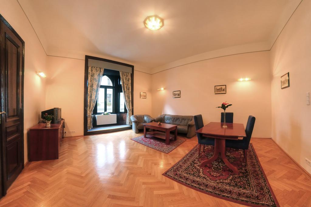 Carlton Opera 3*