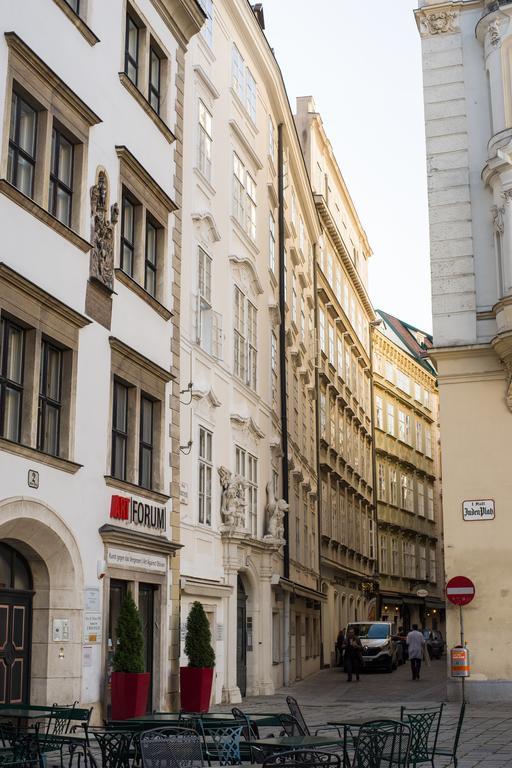 Living Center Viena