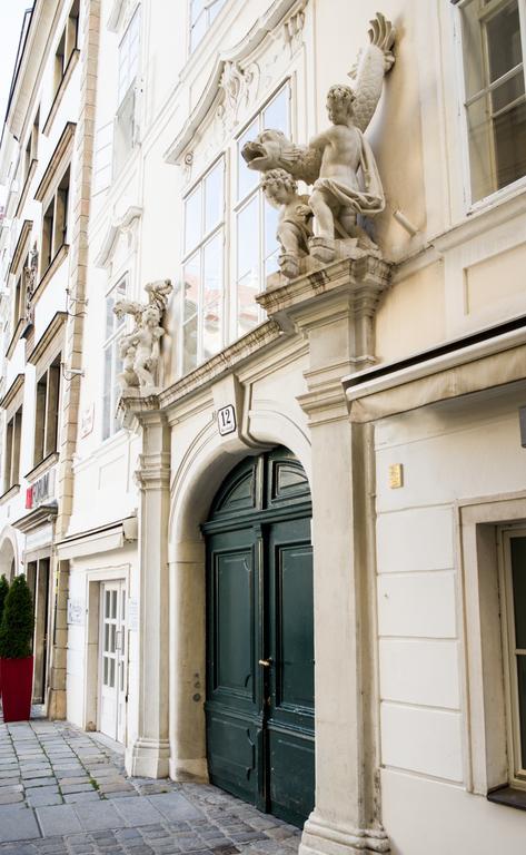 Living Center Viena