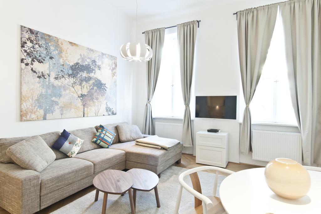 Heymi Opernring Apartamento *
