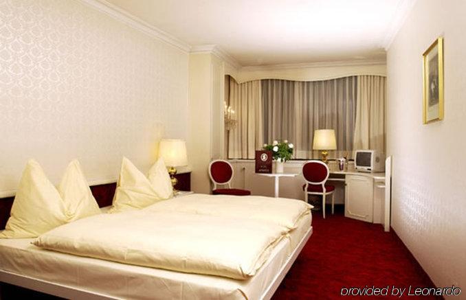 Elaya Center Hotel