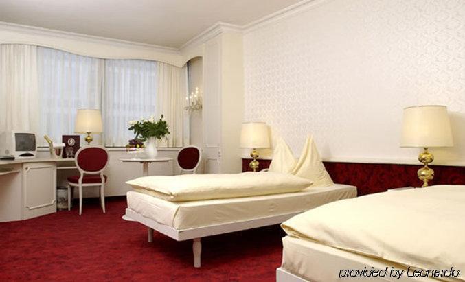 Elaya Center 4*