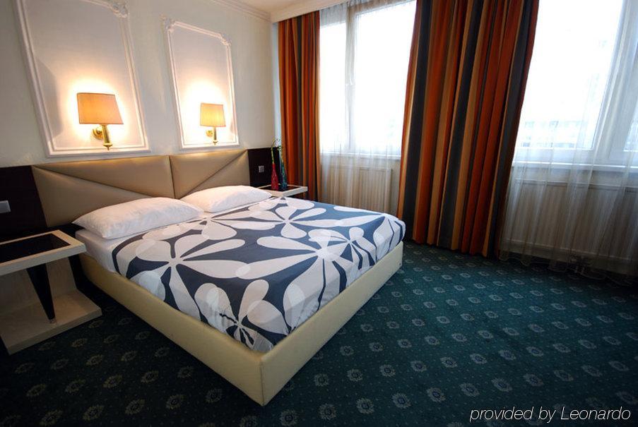 Attache L Contactless Check-in Hotel 3*