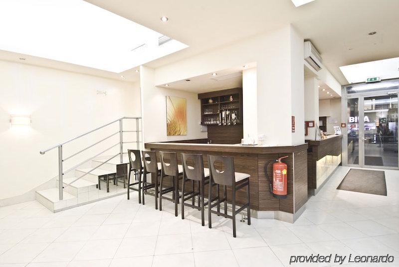 Attache L Contactless Check-in 3*