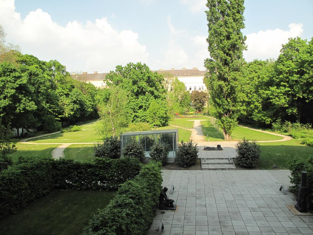 Living Center Viena