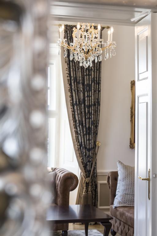 Schloss Schoenbrunn Grand Suite Apartment