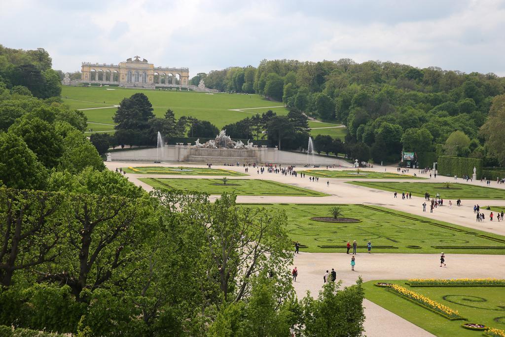 Schloss Schoenbrunn Grand Suite Apartment *