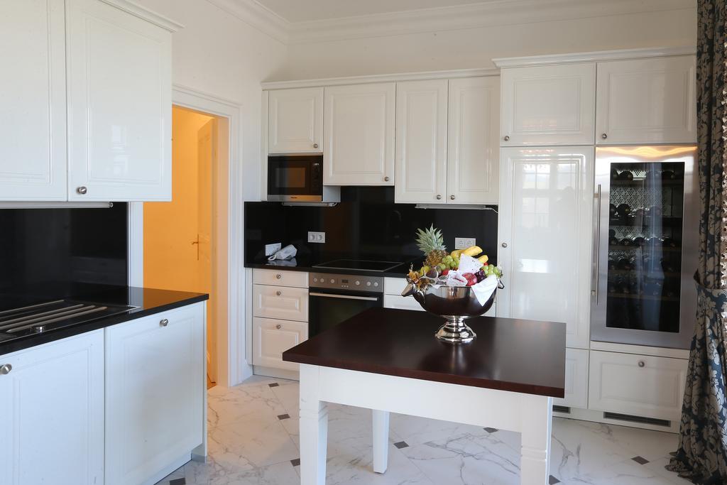 Schloss Schoenbrunn Grand Suite Apartment