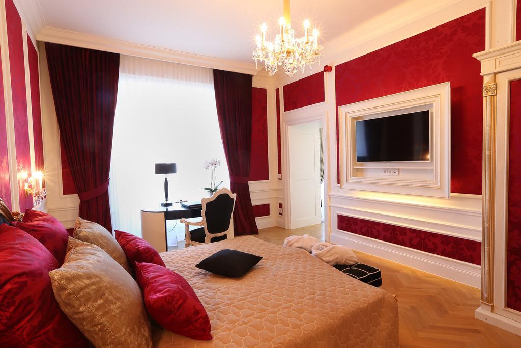 Schloss Schoenbrunn Grand Suite Apartment *