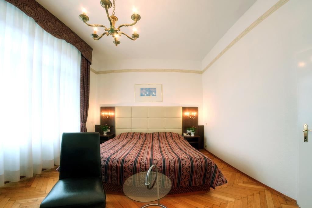 Hotel Carlton Opera 3*