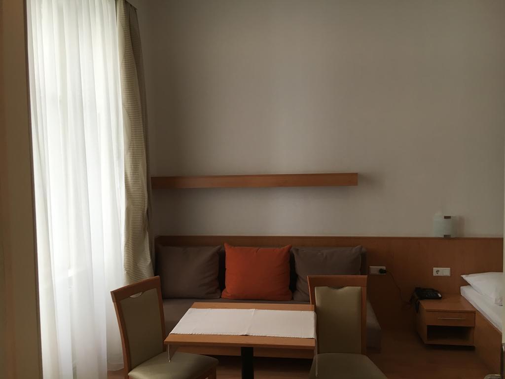 Hotel Pension Ani-Falstaff 3*