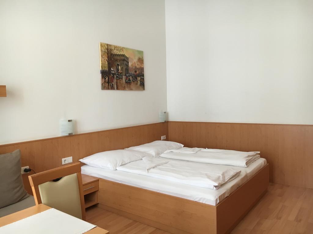 Hotel Pension Ani-Falstaff 3*