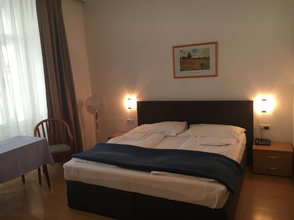Hotel Pension Ani-Falstaff 3*