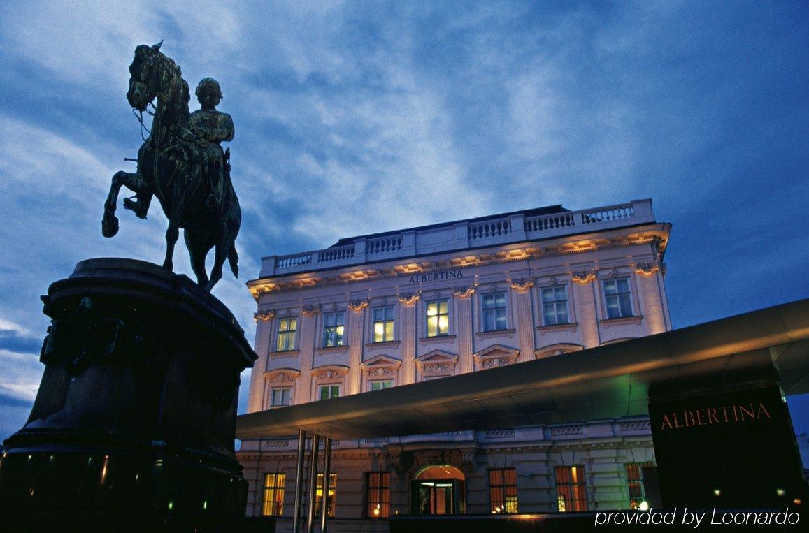 Opera I Self Check In Wien