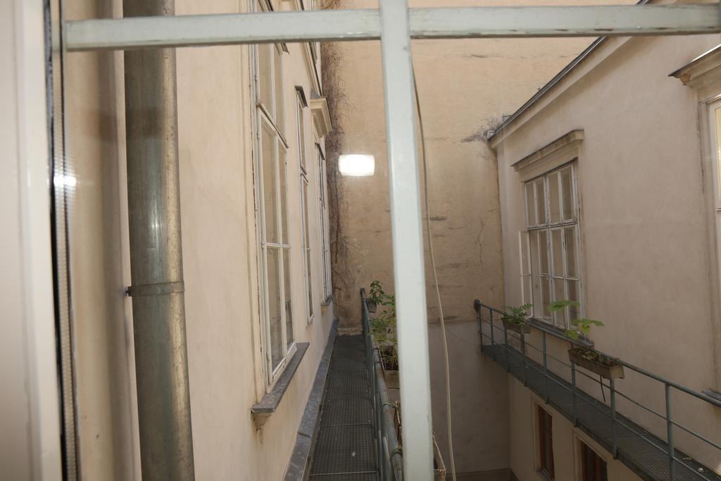 Very Apartments, 5 Min To Center, No Reception 3*