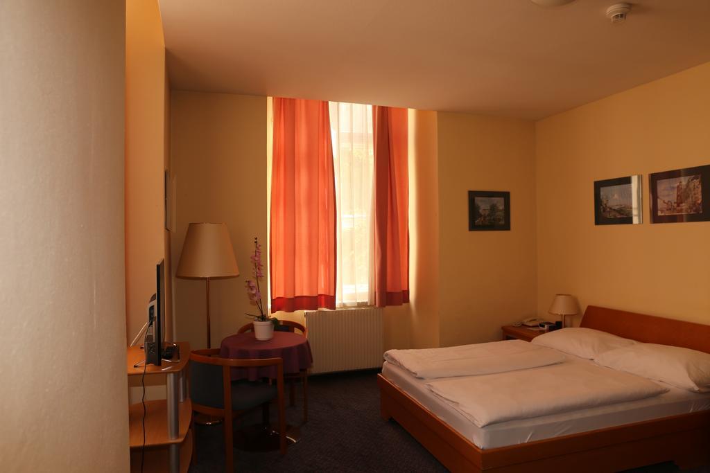 Very Apartments, 5 Min To Center, No Reception Hotel 3*
