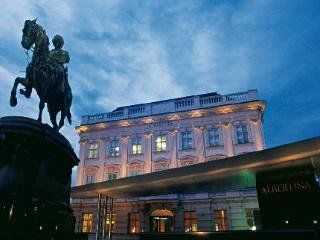 Opera I Self Check In Hotel 4*