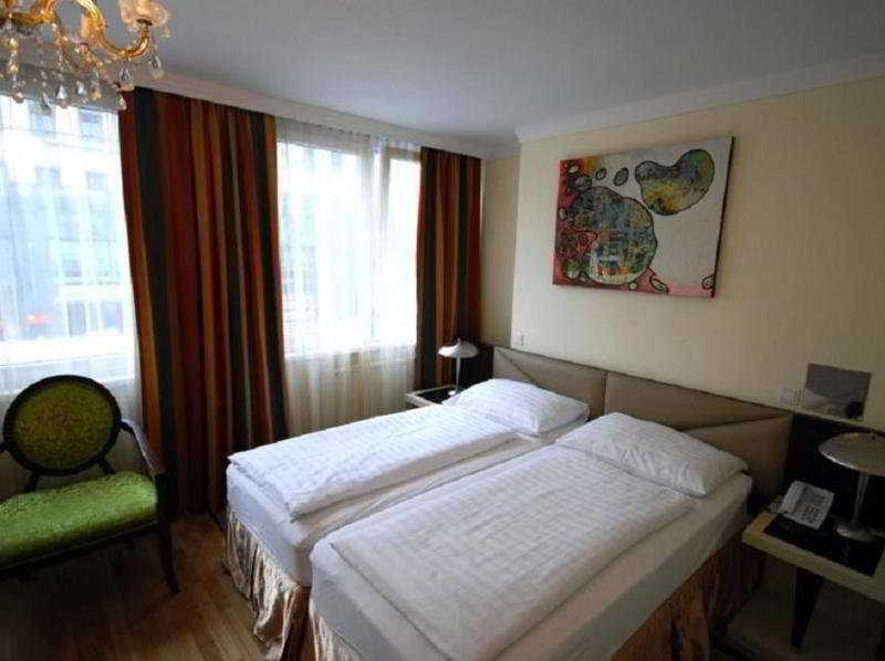 Attache L Contactless Check-in Hotel Viena